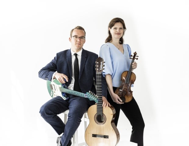 ELEKTRISCHE GITAAR EN VIOOL BIJ DELDEN KLASSIEK