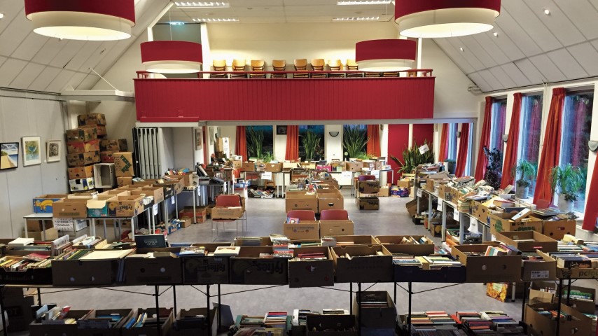 Boekenmarkt in Den Hof – Rekken